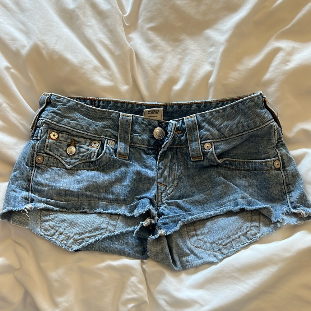True Religion Jean super shorts size 27 med wash